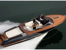 Luxury Boat Rentals in Lake Como